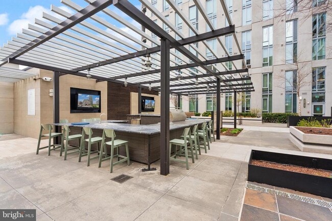 Building Photo - 1650 Silver Hill Dr