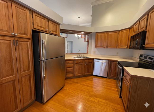 Building Photo - Spacious & Bright Lakeside with Private Ba...