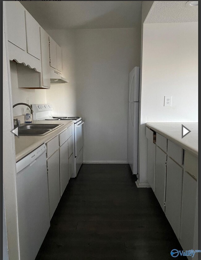 Building Photo - 3621 N Crestview Dr NW