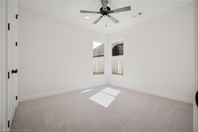 Building Photo - 7627 Woodbine Ln