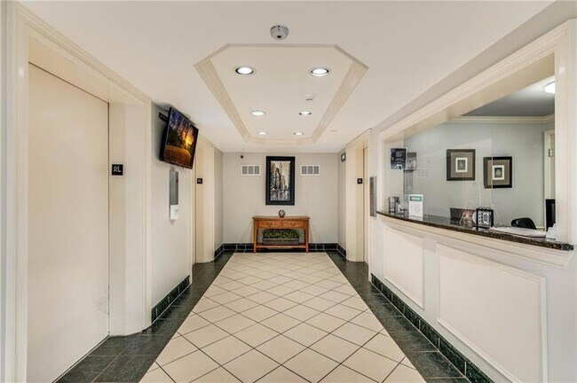 Building Photo - 2479 Peachtree Rd NE