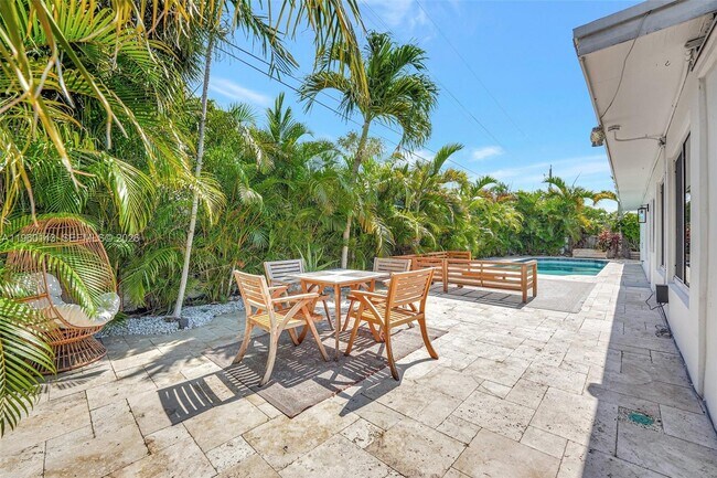 Building Photo - 701 NE 8th St