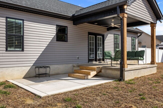 Building Photo - 244 Hazelwood Rd