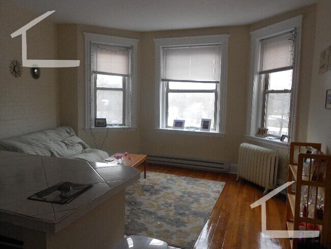 Building Photo - Central Fenway Location. Students Welcome!...