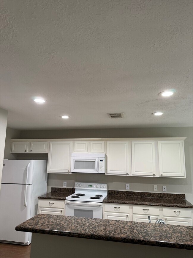 Building Photo - 46 Wineberry Pl