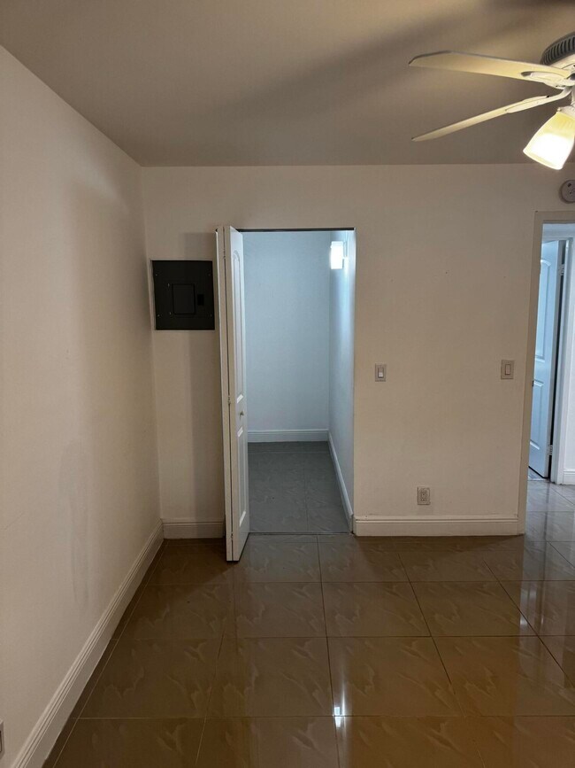 Building Photo - 153 Monaco Way