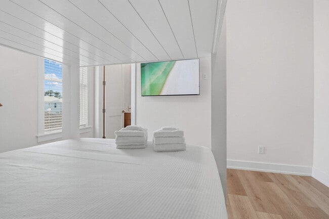 Building Photo - 304 Palm Beach Dr