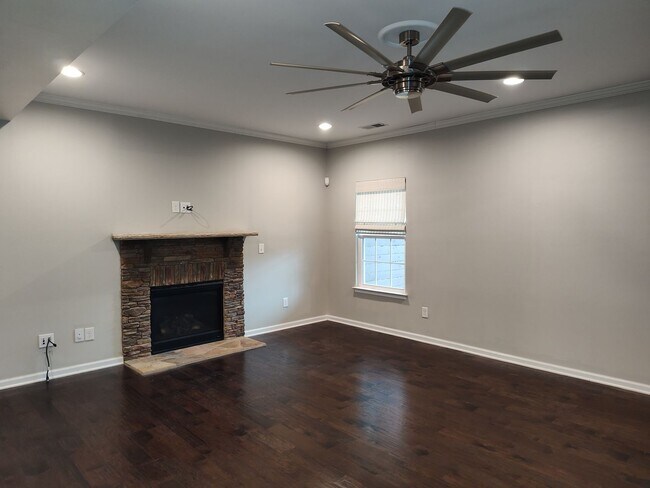 Building Photo - Georgeous 3 bedroom, 2.5 bathroom home located in the Stafford at Longtree community!