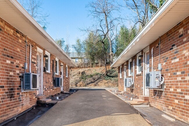 Building Photo - 5013 Oxford St