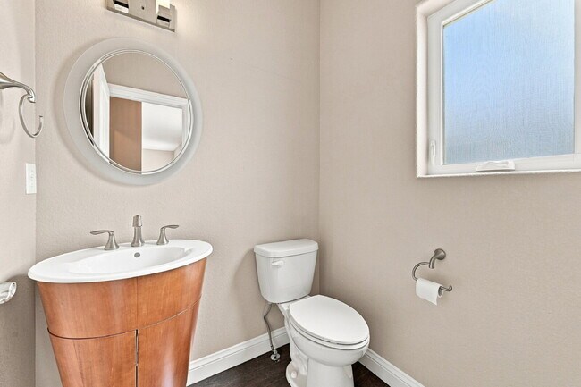 Building Photo - $2,745.95, 4 bed, 3.5 bath, located in Colorado Springs with Central AC