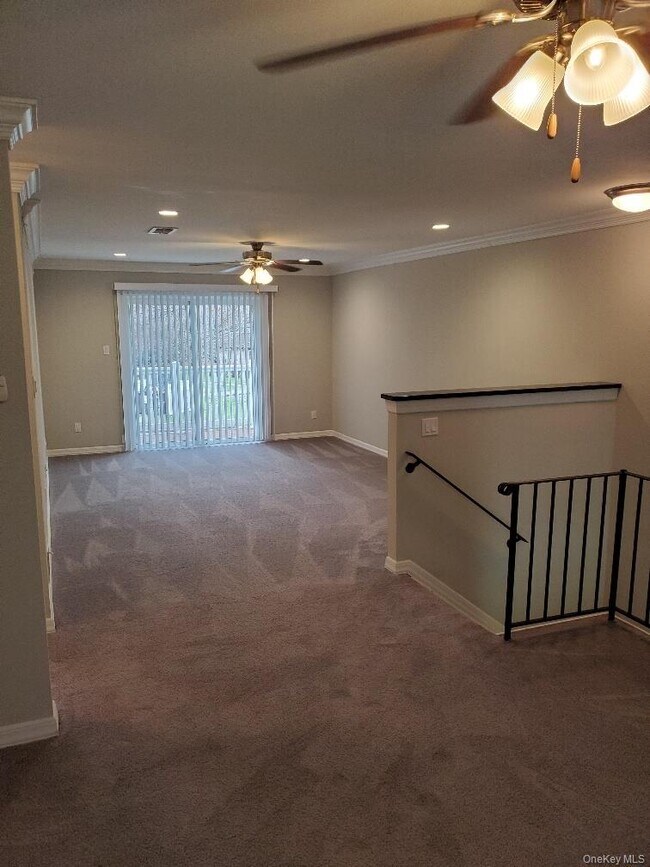 Building Photo - 15 Country Club Dr