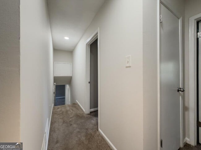 Building Photo - 518 Barbashela Cir