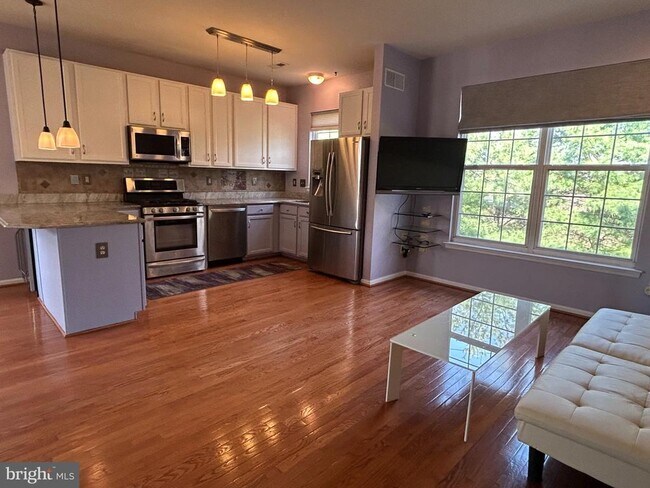 Building Photo - 445 Fort Hill Cir