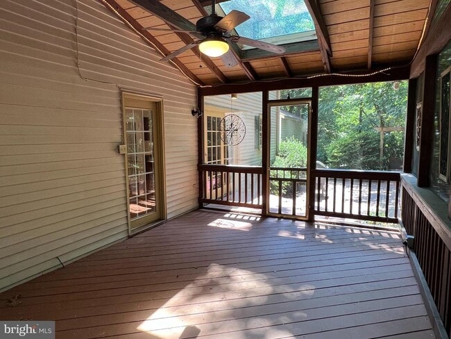 Building Photo - 10101 Alsace Ct