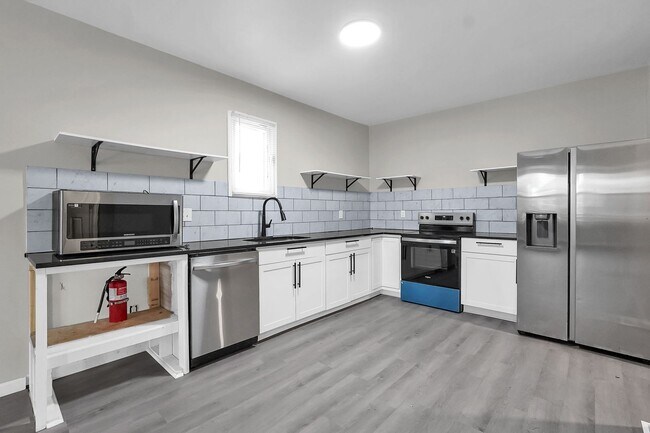 Building Photo - 601 Southwood Ave