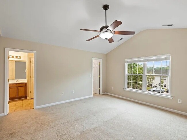 Building Photo - 11 Kinglet Ct