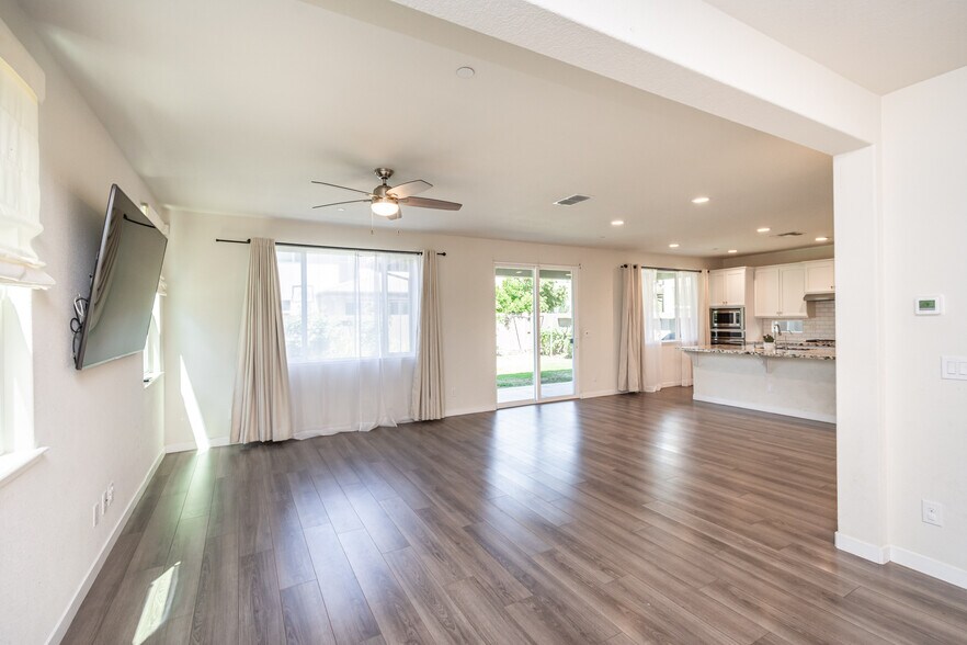 Building Photo - 4455 English Elm St