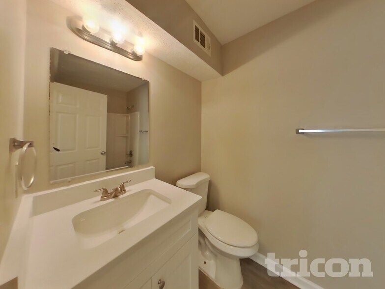 Building Photo - 11728 Spring Lake Way