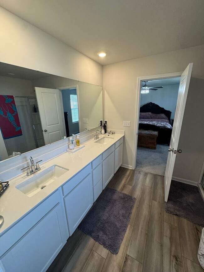 Building Photo - 2362 Trollinger Dr