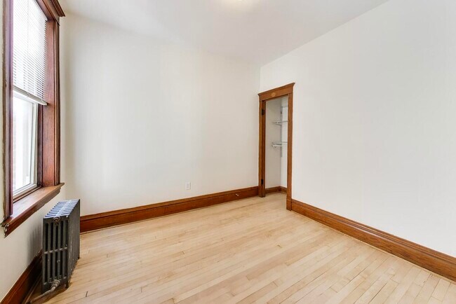 Building Photo - 858 N Wolcott Ave