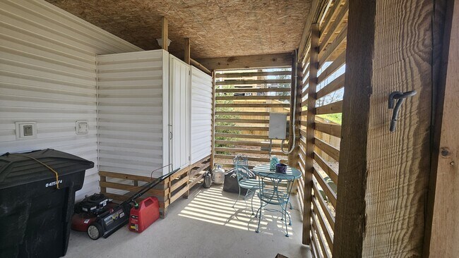 Building Photo - 123 Harbour View Dr