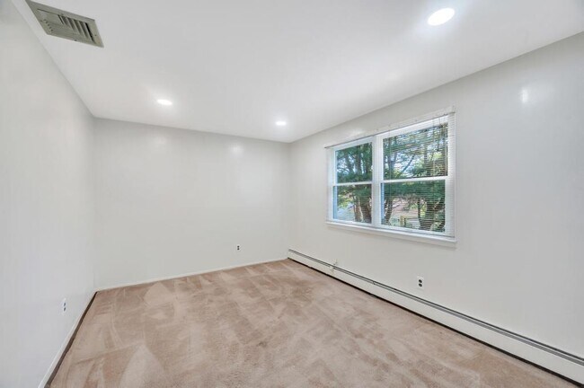 Building Photo - 38 Barker Dr