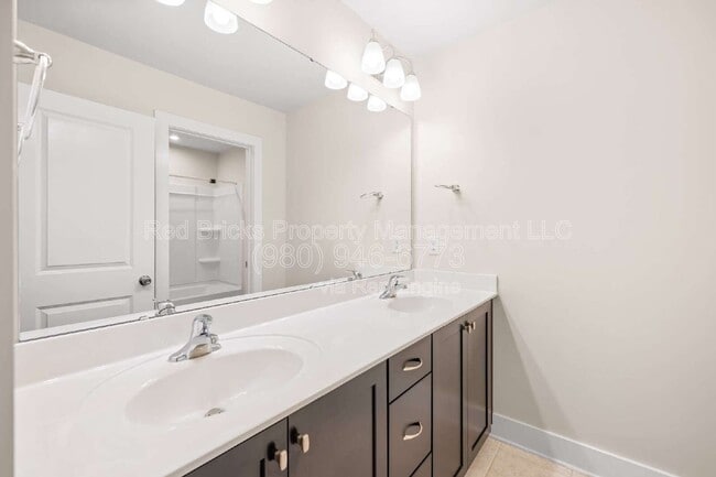 Building Photo - 2837 Ensemble Ct