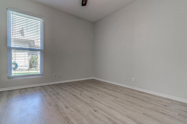 Building Photo - 12302 Deer Falls Dr