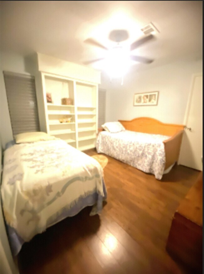 Building Photo - 179 Old Bridge Lake St