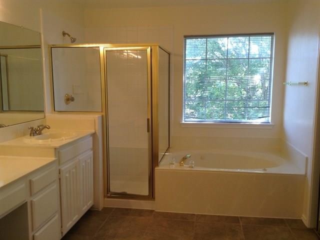Building Photo - 2113 Amherst Dr