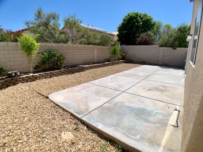 Building Photo - 9679 Ridgebluff Ave