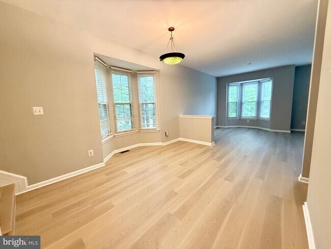 Building Photo - 8 Diamond Hill Ct
