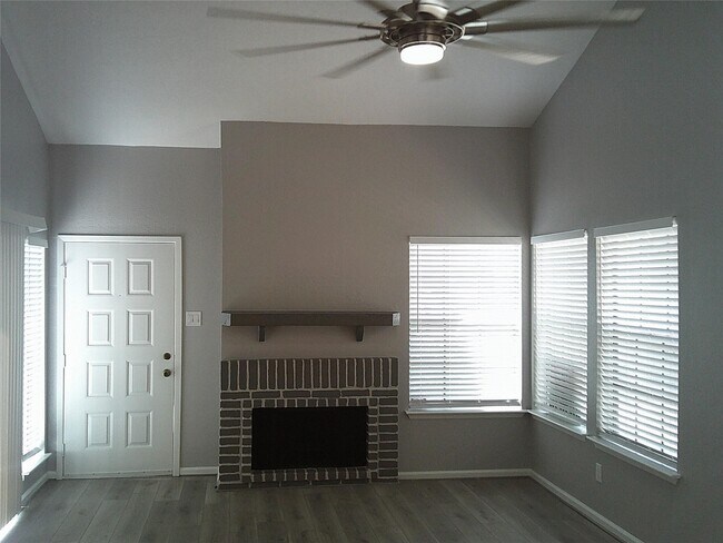 Building Photo - 13427 Garden Grove