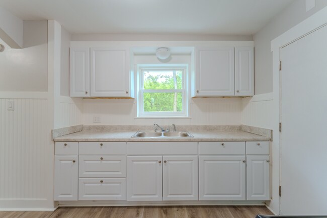 Building Photo - 5612 Colerain Ave