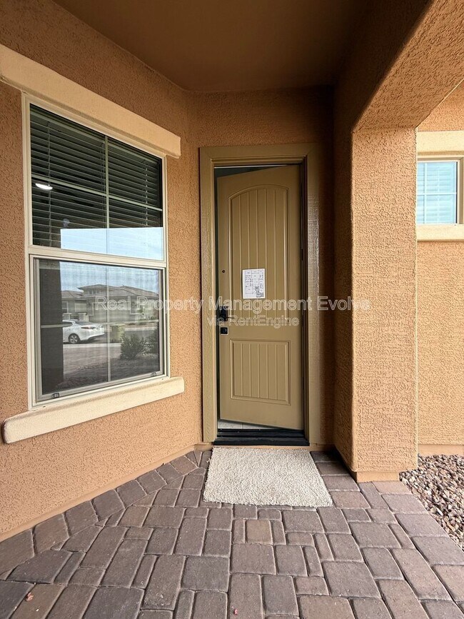 Building Photo - 8723 W Vista Ave