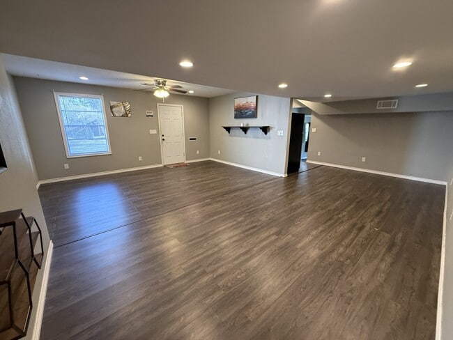 Building Photo - 6899 Jefferson Blvd