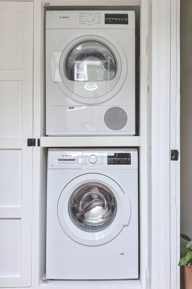 Building Photo - 1385 Allison Ave