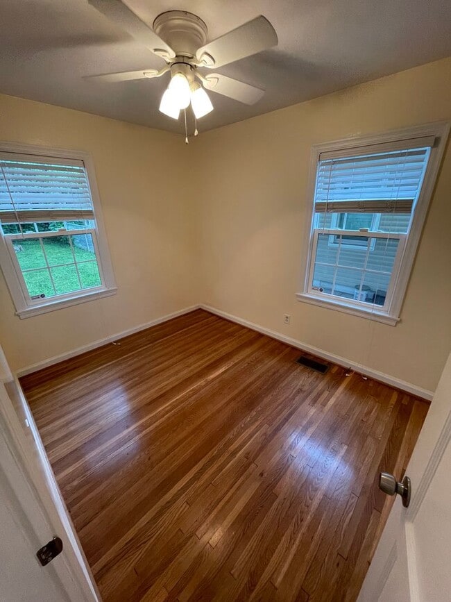 Building Photo - Cute 2 Bedroom Home Near The Fair Grounds
