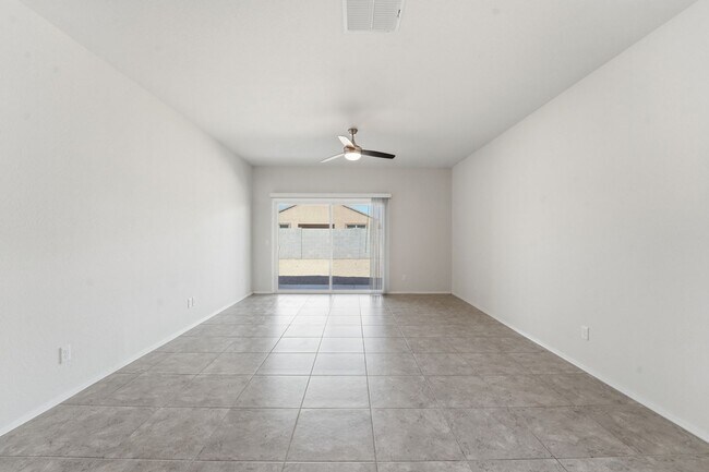 Building Photo - Stylish 3BR Home with Granite Counters + Community Parks & Splash Pads