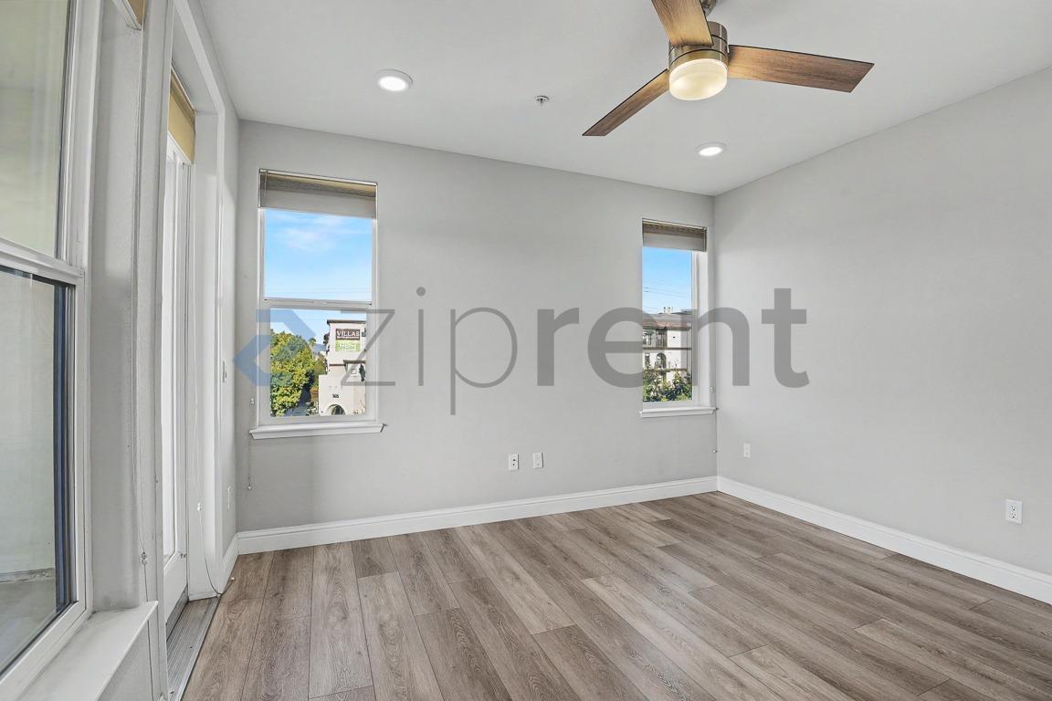 Building Photo - Unit 403