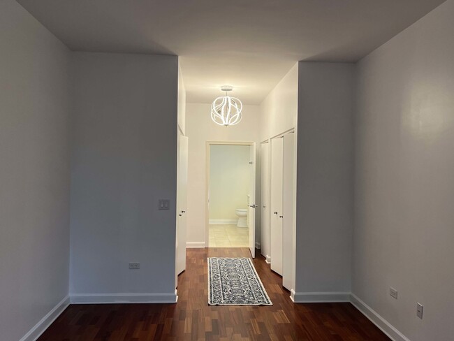 Building Photo - 1322 S Prairie Ave