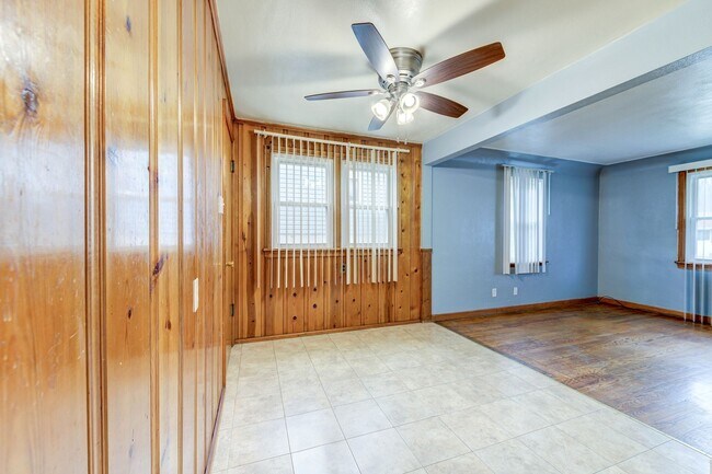 Building Photo - 3-Bedroom Home with Hardwood Floors & Fenced Yard in St. Louis