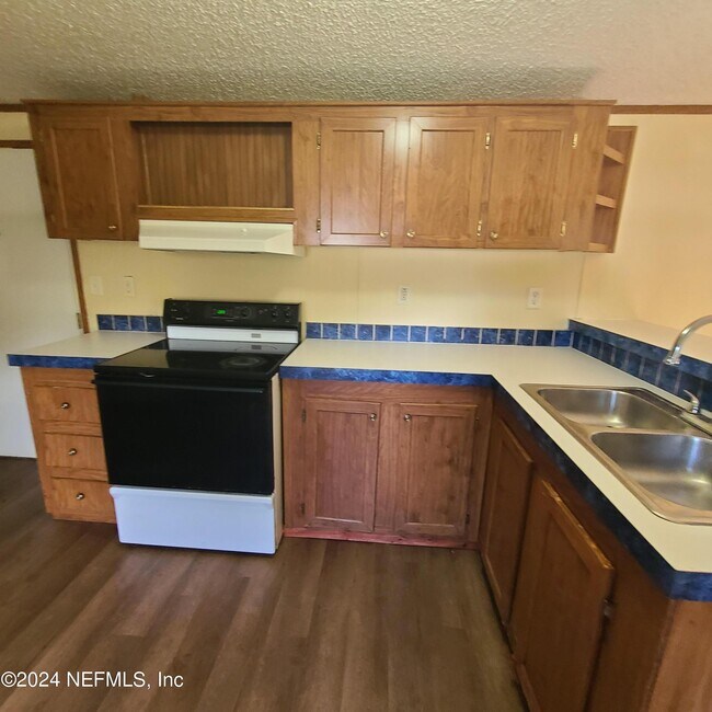 Primary Photo - 200 Amberjack St