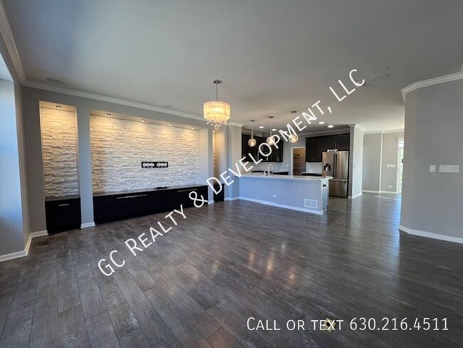 Building Photo - ***  NEWER CONST / FULL SIZED W&D IN UNIT ...