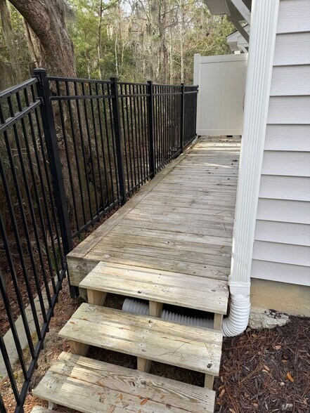 Building Photo - 4706 Palm View Cir