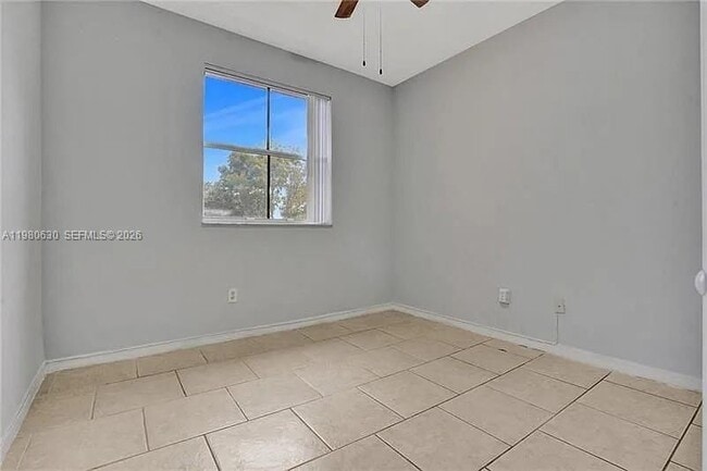 Building Photo - 2325 Mariner Ct