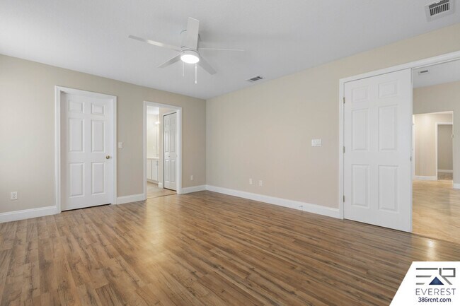 Building Photo - 25 Rainbrook Dr