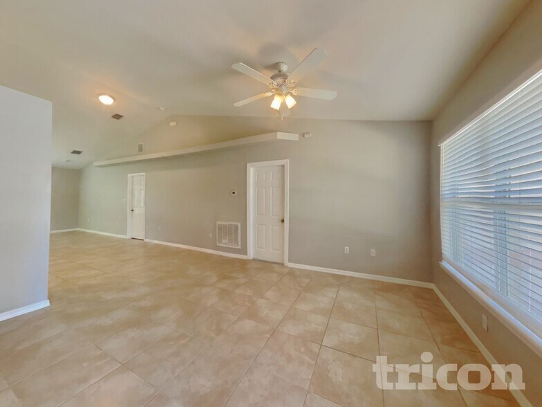 Building Photo - 23183 Burlingame Ave