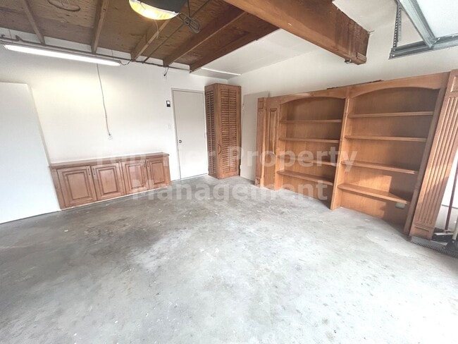 Building Photo - ***FULLY RENOVATED 2 bed / 2 bath / 1,120 sqft Home in 55+ Nob Hill Community - Available NOW***