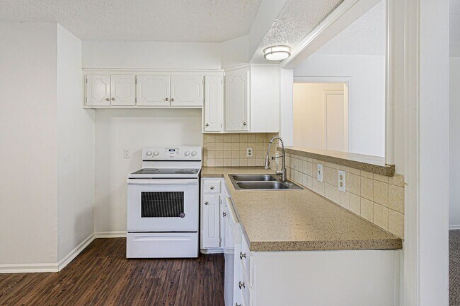 Building Photo - 903 S Edgebrook Ln